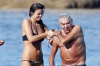 Scarbos sau afectuos? Roberto Cavalli, spalat in zonele intime de o bruneta frumoasa - FOTO