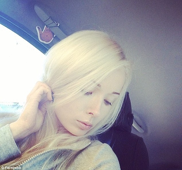 Valeria Lukyanova, fara machiaj