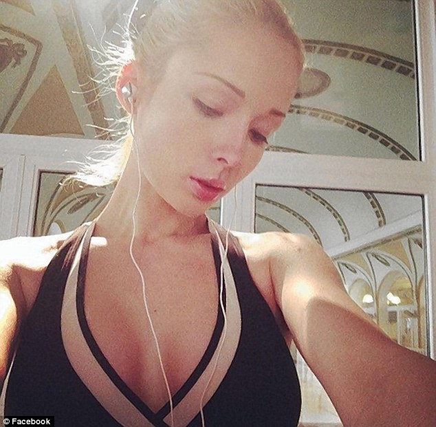 Valeria Lukyanova, fara machiaj