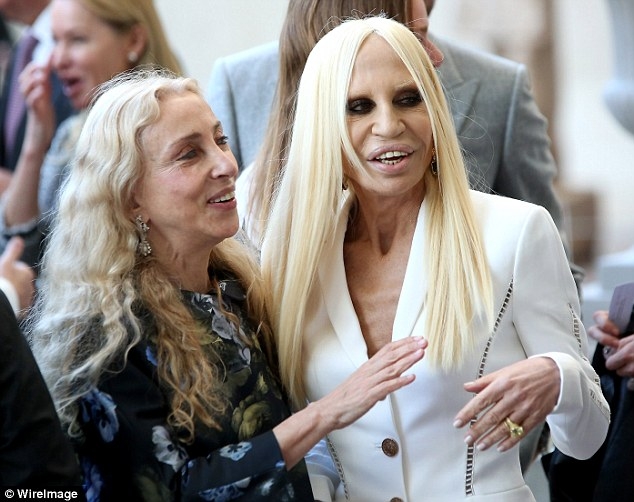 Donatella Versace, distrusa de operatiile estetice
