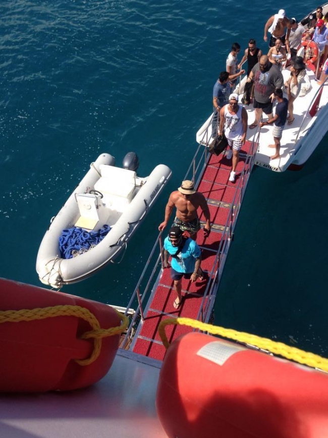 Un moldovean se distreaza cu Timati pe un iaht luxos!