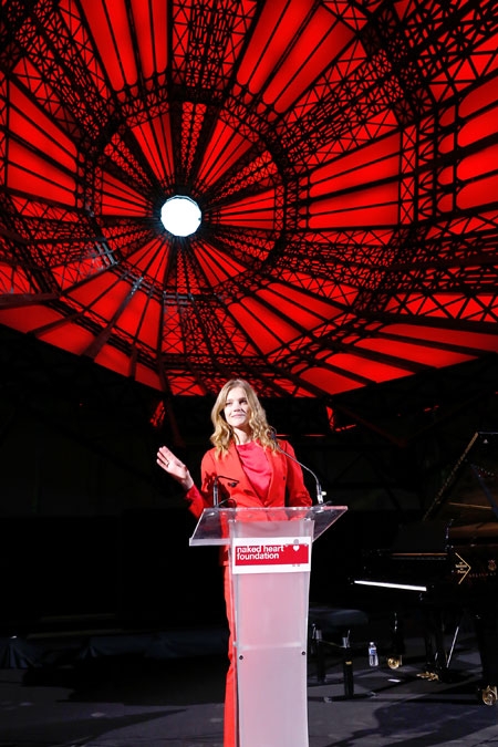 Natalia Vodianova isi etaleaza silueta