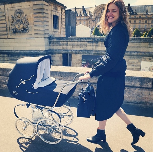 Natalia Vodianova isi etaleaza silueta