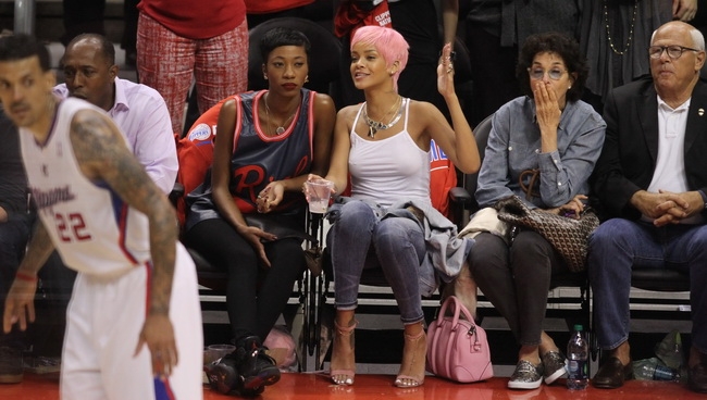 Rihanna, schimbare radicala de look!