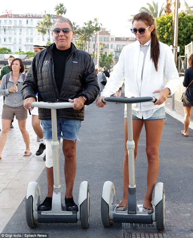 Cum a fost surprins Roberto Cavalli alaturi de iubita