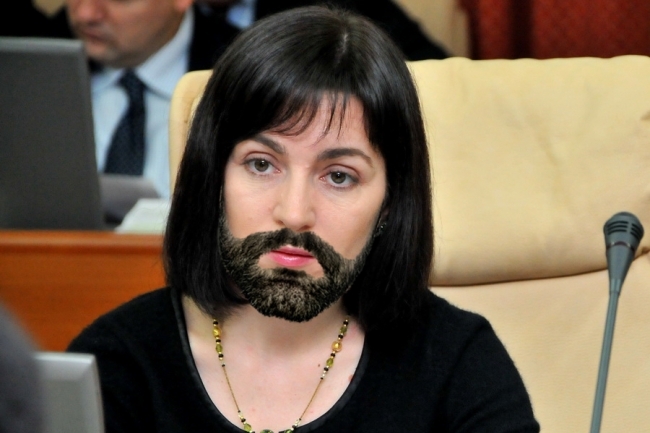 Adrian Ursu transformat in Conchita Wurst