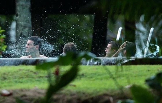 Scandalos! Fotbalistii croati, surprinsi goi intr-o pisicina