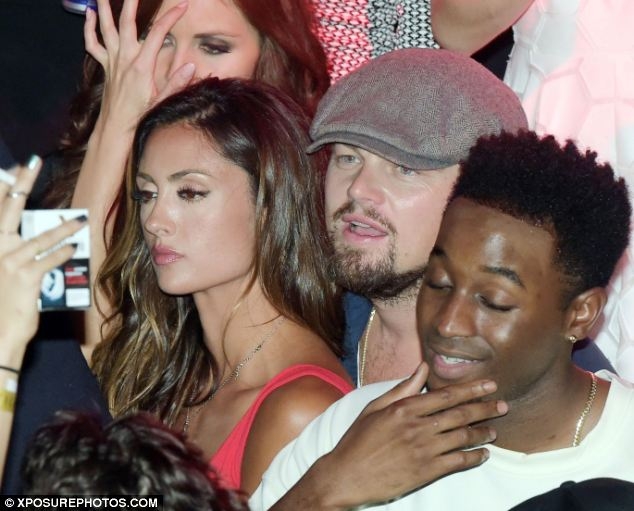 Barbatul din imagine s-a impuscat in cap din cauza lui Leonardo DiCaprio!
