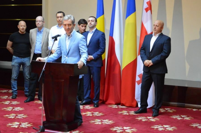 Nu se teme! Iurie Leanca poarta roz!