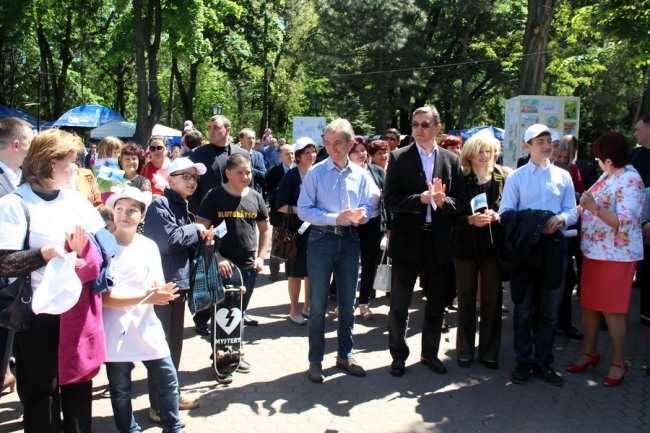 Nu se teme! Iurie Leanca poarta roz!