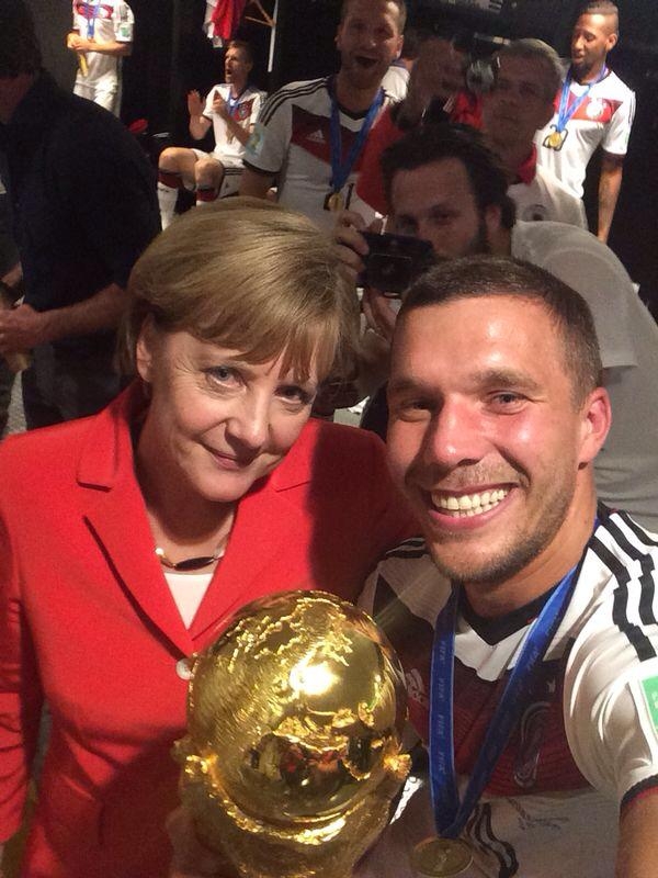 Cum a pozat Angela Merkel dupa meci
