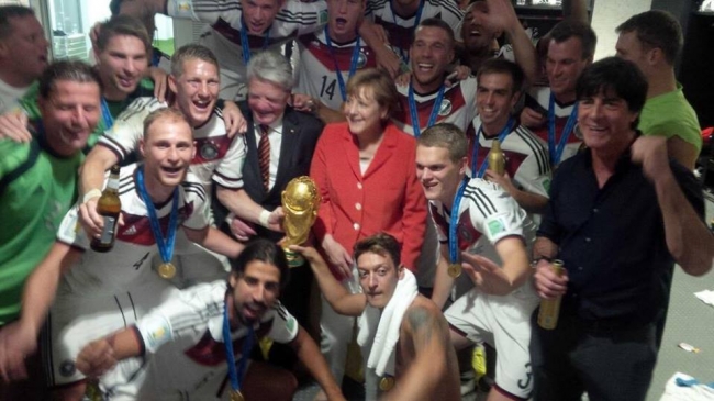 Cum a pozat Angela Merkel dupa meci
