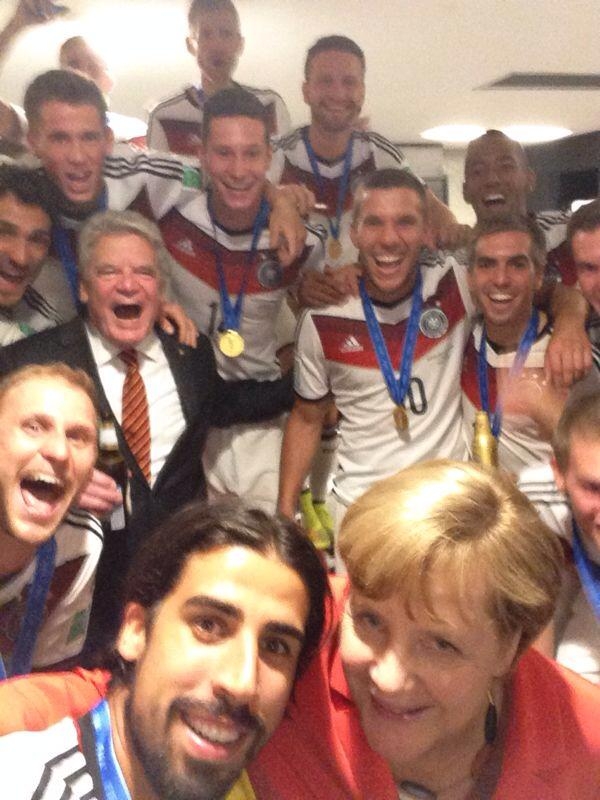 Cum a pozat Angela Merkel dupa meci