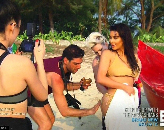 Kardashian are asistenti pentru fundul sau!