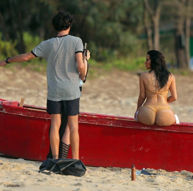 Kardashian are asistenti pentru fundul sau!
