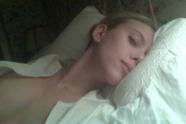 Vezi cum isi pozeaza Scarlett Johansson zonele intime