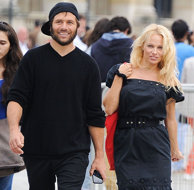 Pamela Anderson ar fi pe moarte