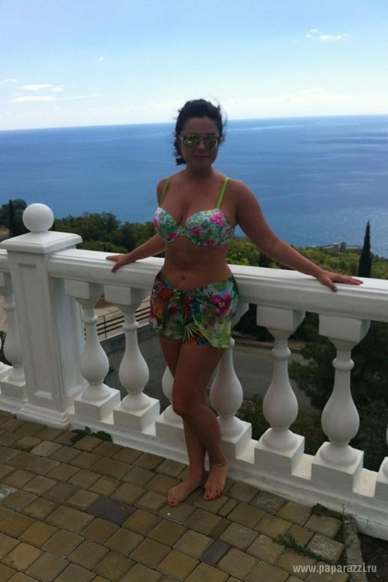Poze cu Natasha Koroliova in costum de baie