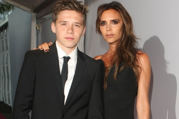Clipe de cosmar pentru Victoria Beckham!