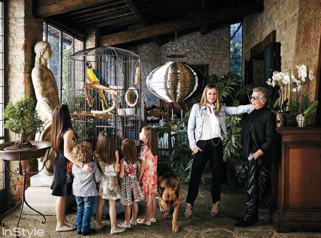 Ce locuinta impresionanta are Roberto Cavalli!