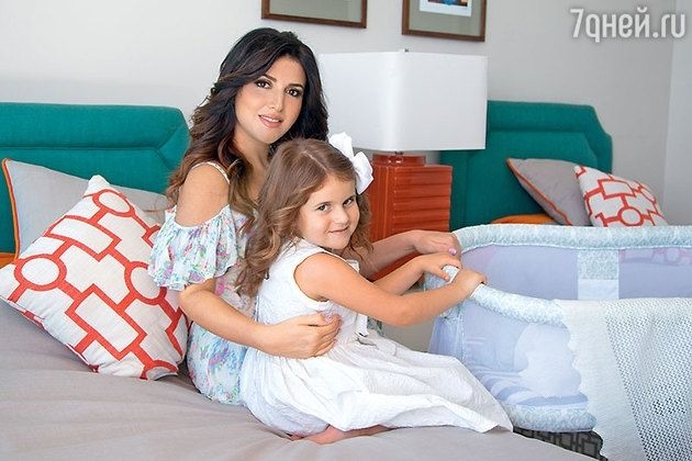 Renumita cantareata Jasmin a marturisit ca ii vine greu cu copilasul