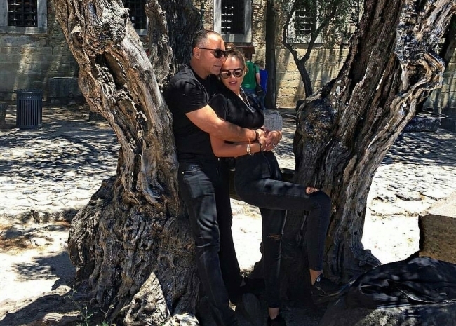 Ce tinuta a purtat Xenia Deli la o iesire in oras