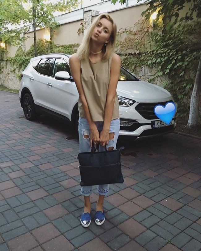Renato Usatai iubeste blondele. Vezi ce schimbare de look si-a facut Sandra Dodon