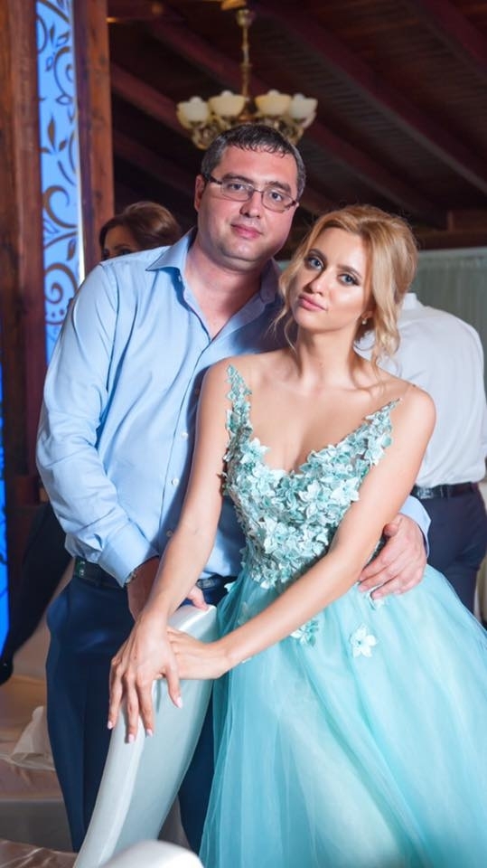 Renato Usatai iubeste blondele. Vezi ce schimbare de look si-a facut Sandra Dodon