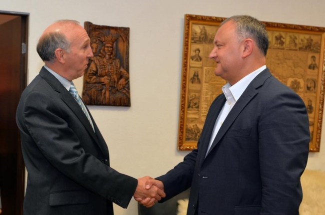 Dodon se lauda cu vizita ambasadorului SUA:"In cadrul discutiei am facut un schimb de opinii privind situatia politica din tara"