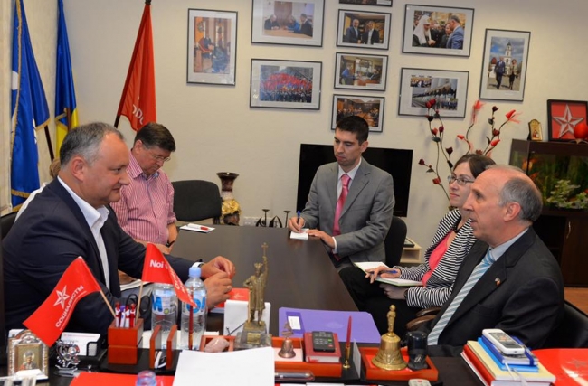 Dodon se lauda cu vizita ambasadorului SUA:"In cadrul discutiei am facut un schimb de opinii privind situatia politica din tara"
