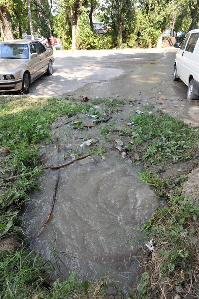 O strada din capitala inundata dupa ce o teava de apa s-a spart