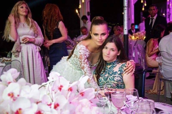 Xenia Deli, alaturi de mama si bunica