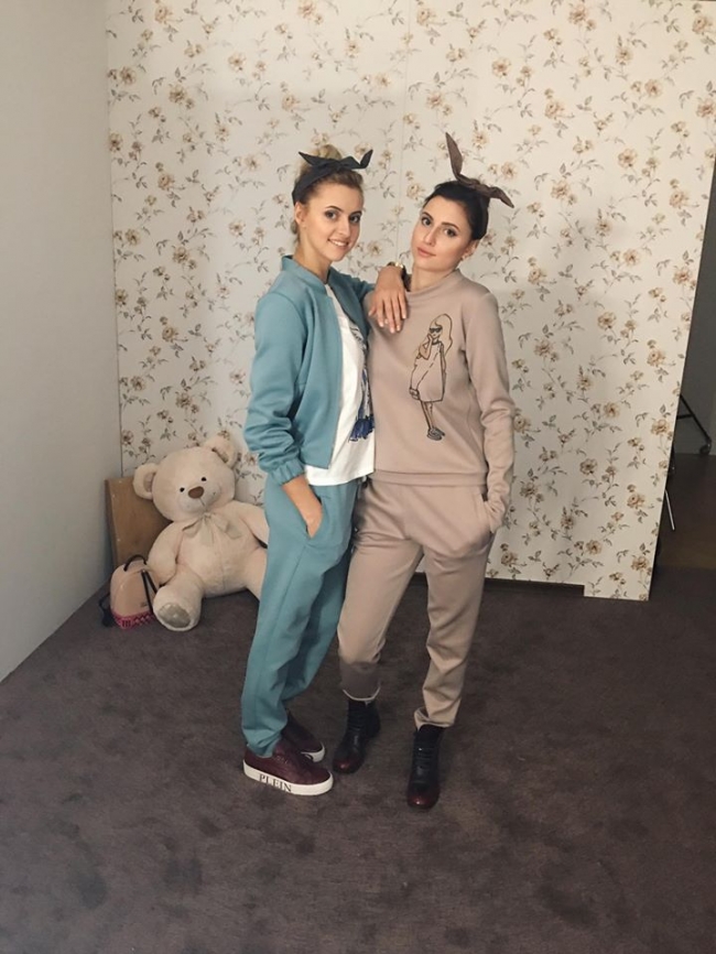 Iubita lui Renato Usatii si sora sa, in rol de modele