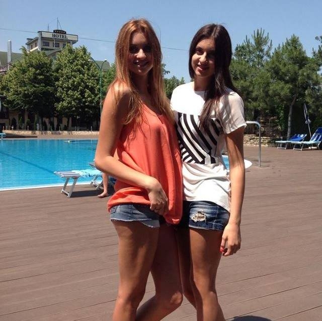 Iubita lui Renato Usatii si sora sa, in rol de modele