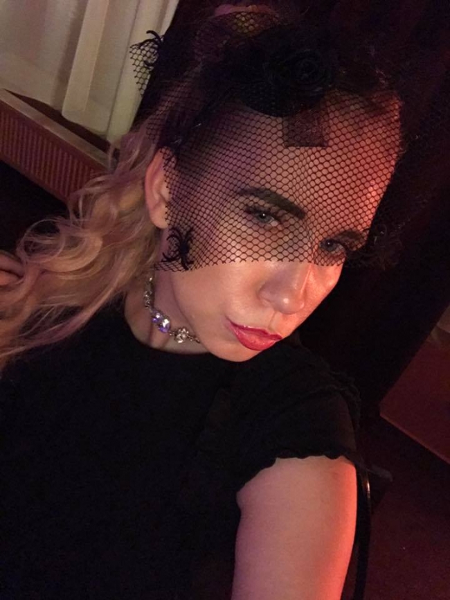 Soţia lui Valerian Mînzat, într-o ţinută picantă de Halloween