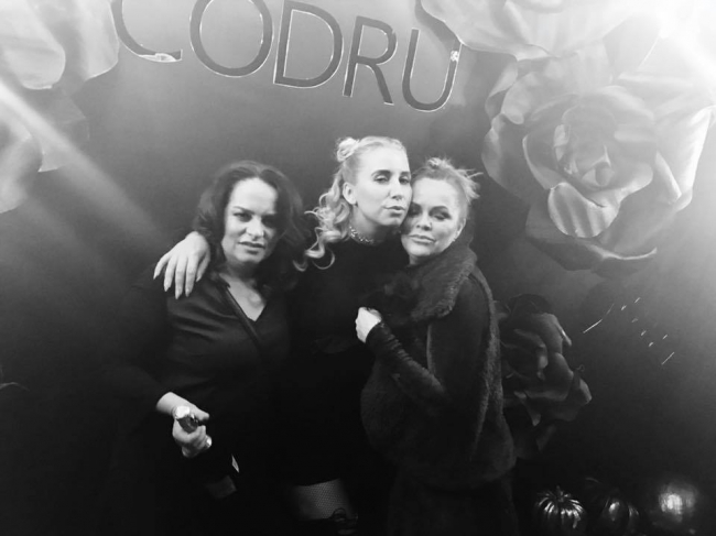 Soţia lui Valerian Mînzat, într-o ţinută picantă de Halloween
