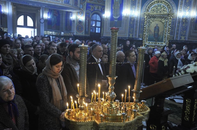 In drum spre alegeri, Igor Dodon a intrat pe la biserica