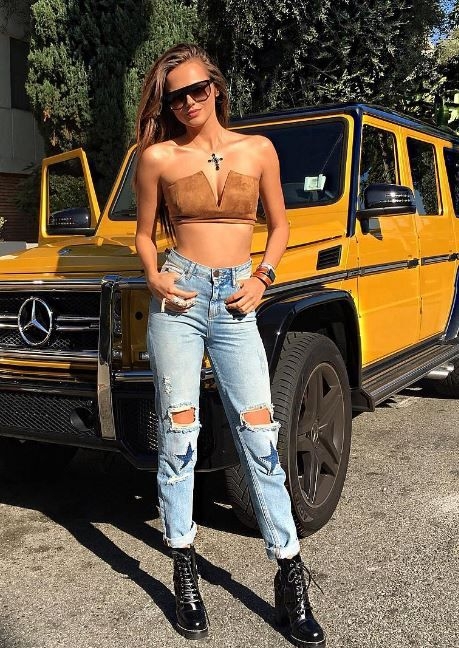 Moldoveanca lui Bieber s-a îngrășat. Xenia Deli a trecut la costum de baie