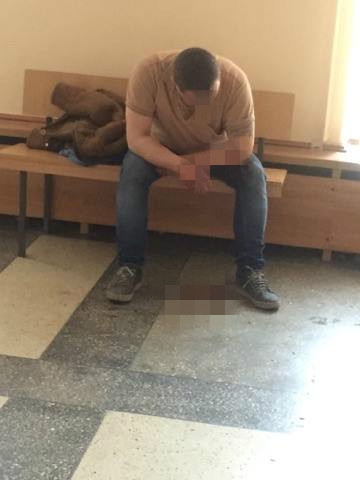 Incident la Judecatoria Botanica. Un barbat si-ar fi taiat venele pe holurile institutiei