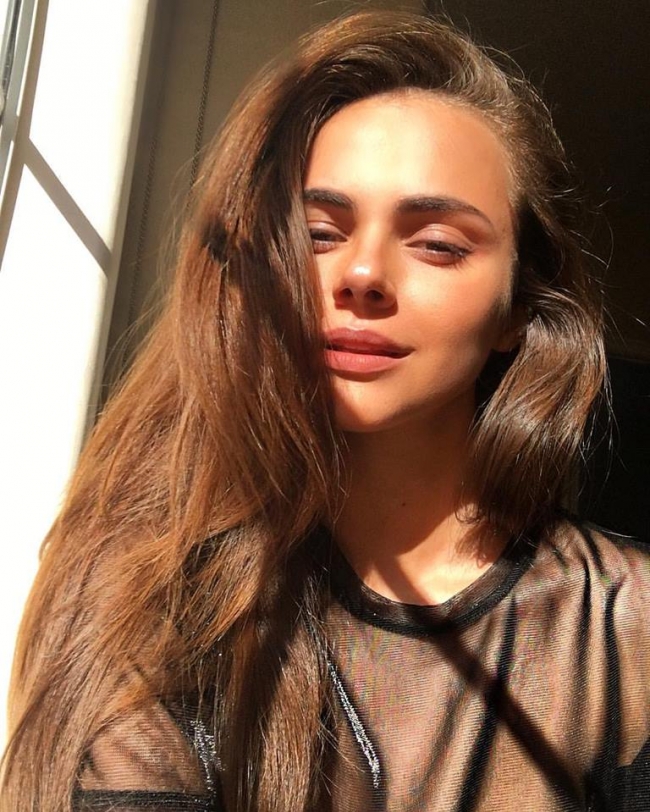 Xenia Deli: "Fac asta și pielea mea se face netedă ca de bebeluș". Iată ce face pentru frumusețe
