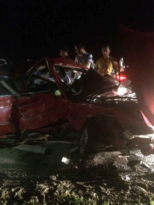 Accident cumplit azi-noapte, la ieșirea din Capitală. Un BMW a fost făcut praf în urma impactului