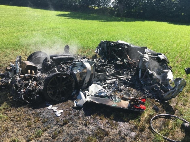 A dat 260.000 de lire pe un Ferrari, dar după numai o oră l-a facut praf