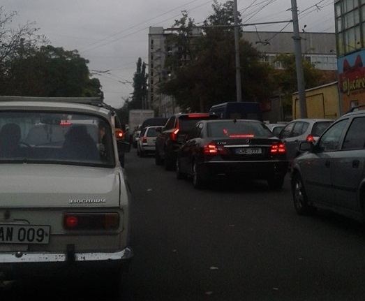 Un accident rutier îngreunează circulaţia din Capitală