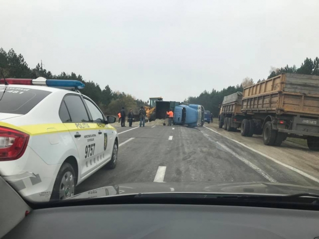 Un camion încărcat cu sfeclă de zahăr s-a răsturnat lângă Edineț