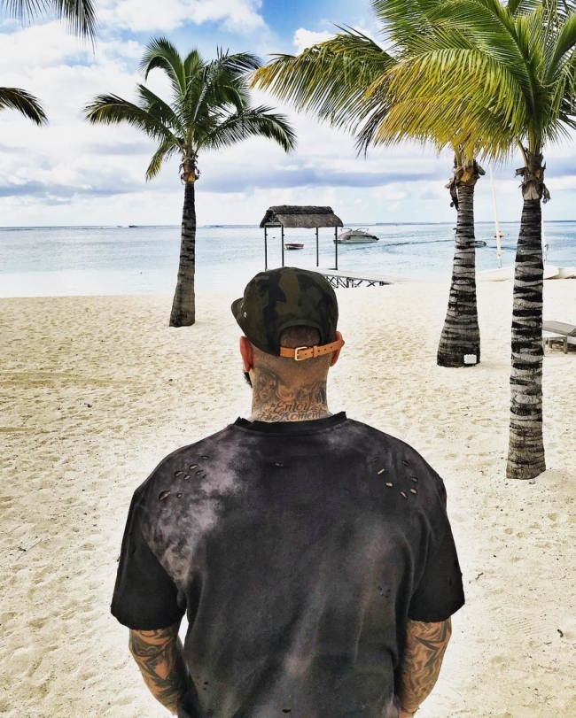 Timati și-a fotografiat iubita aproape goală. Cum au reacționat fanii