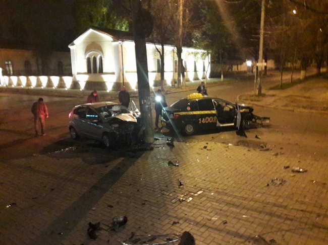 Grav accident în centrul Capitalei: Două mașini, făcute zob