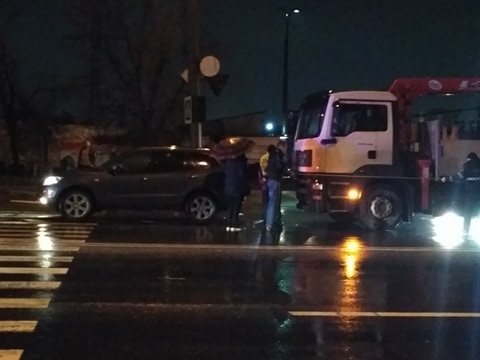 Accident în lanț pe strada Lunca Bâcului din Capitală. Trei mașini, implicate