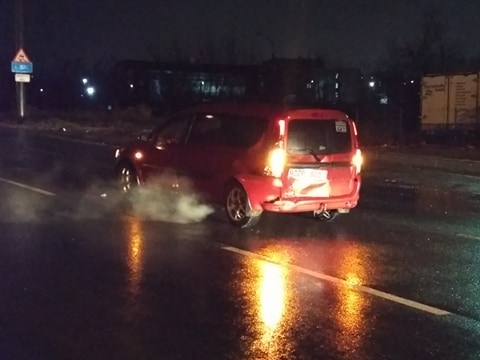 Accident în lanț pe strada Lunca Bâcului din Capitală. Trei mașini, implicate