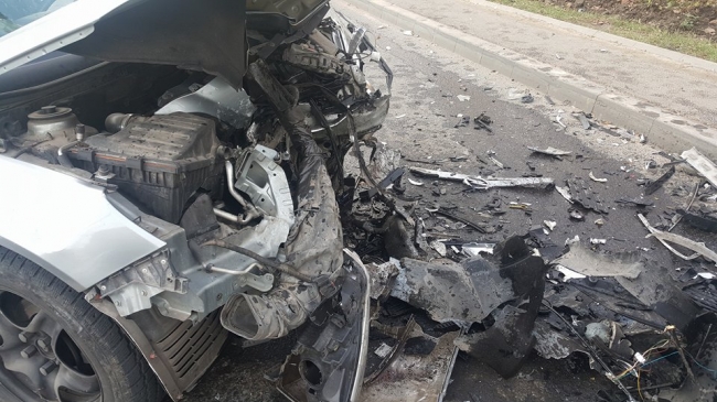 Accident rutier în Capitală: Două maşini s-au ciocnit frontal