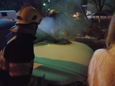 Și-a parcat Lexus-ul în curtea blocului, iar în zori l-a găsit în flăcări
